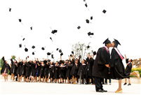 Students with Weifang Medical University take graduation photos