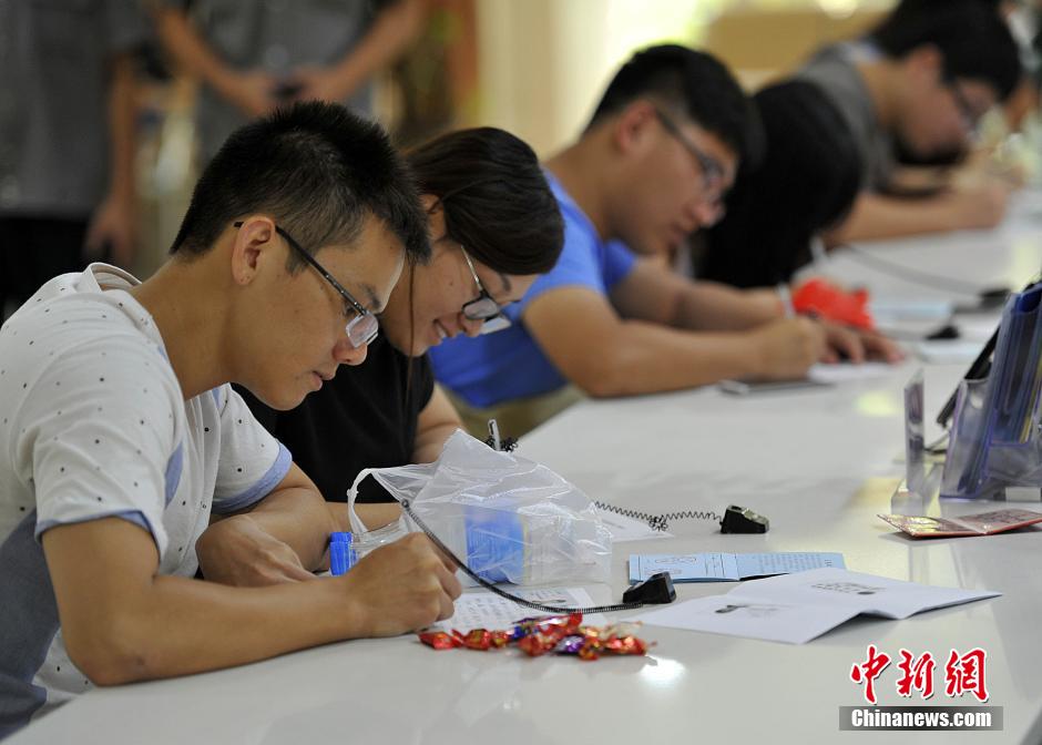 New couples register for marriage in long queues on Qixi 