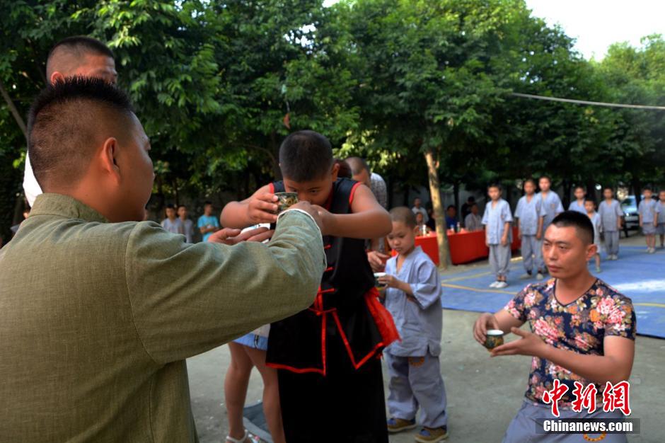 Holding a tree for one hour - special test for Kung Fu learners