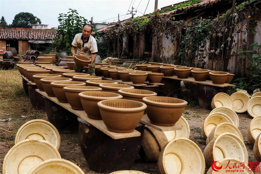 Traditional pottery workshop in Nanfeng