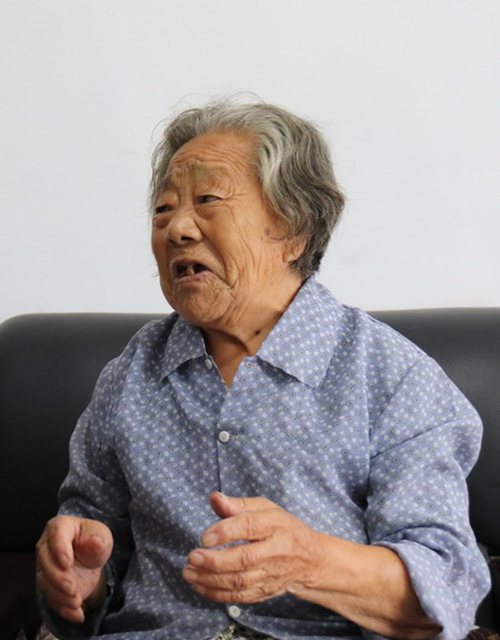 Old photos tell story of 'Mother of Soldiers'