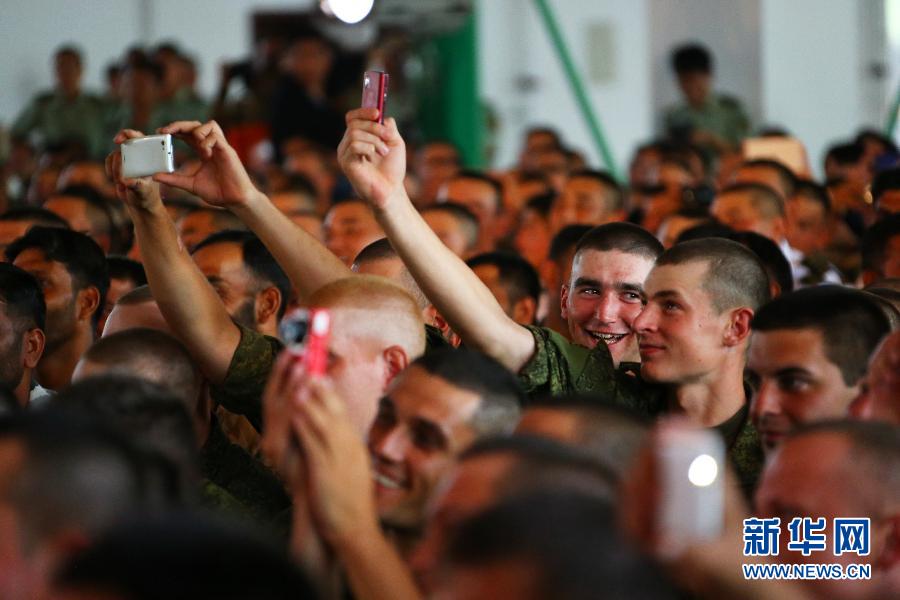 Foreign troops to attend V-Day parade hold party with Chinese counterparts