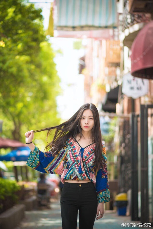 Campus belle of Central China Normal University