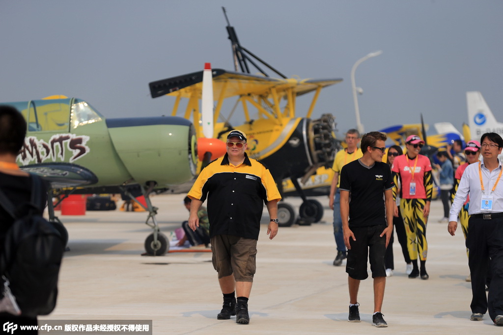 More than 100 aircraft displayed at Aviclub Carnival in N China