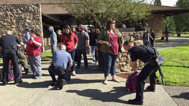 Obama blasts Congress, lobby groups for botched gun control laws after Oregon massacre