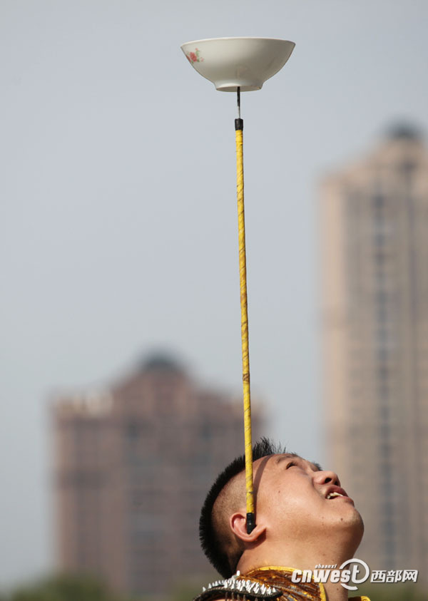 Guinness World Records holders stun audience with unique skills