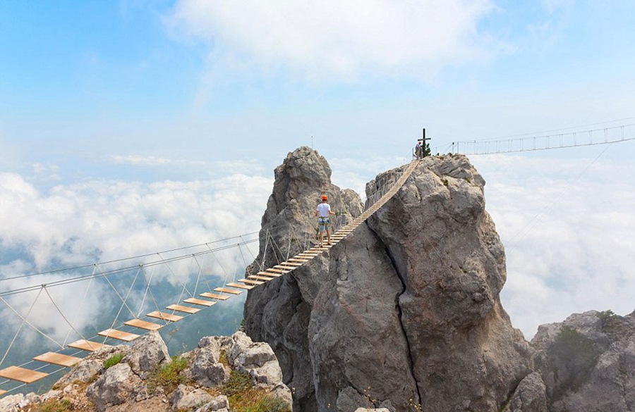 World's most heart-pounding bridges