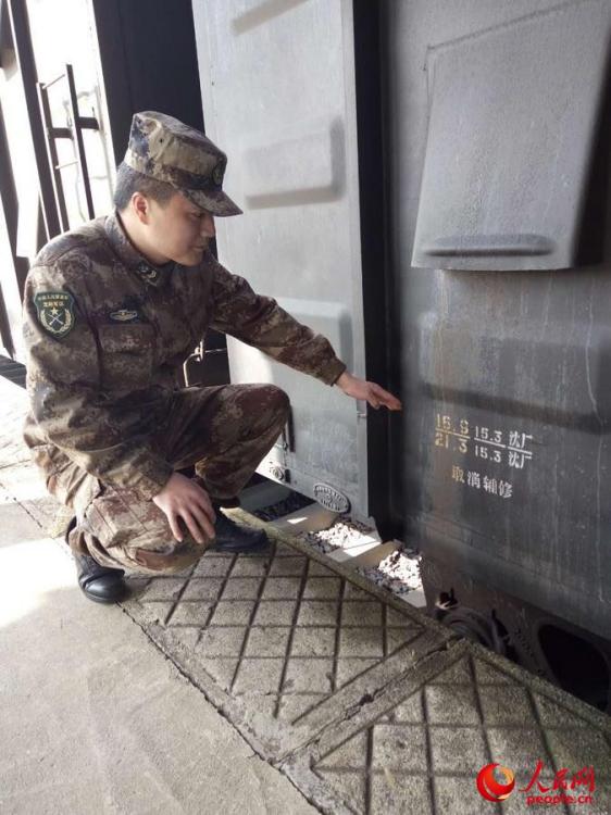 Shotgun wedding held for soldier on train station platform