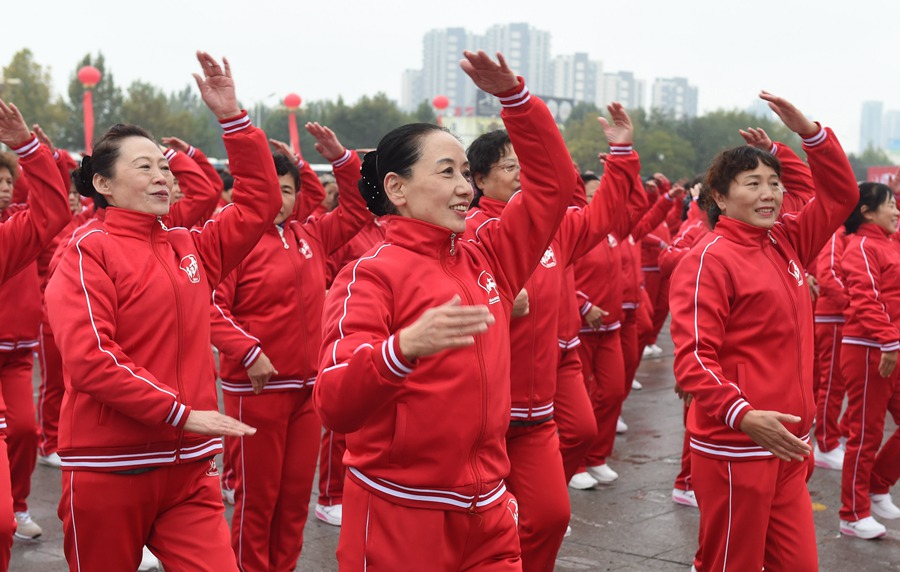 20,000 square dancers break Guinness World Record