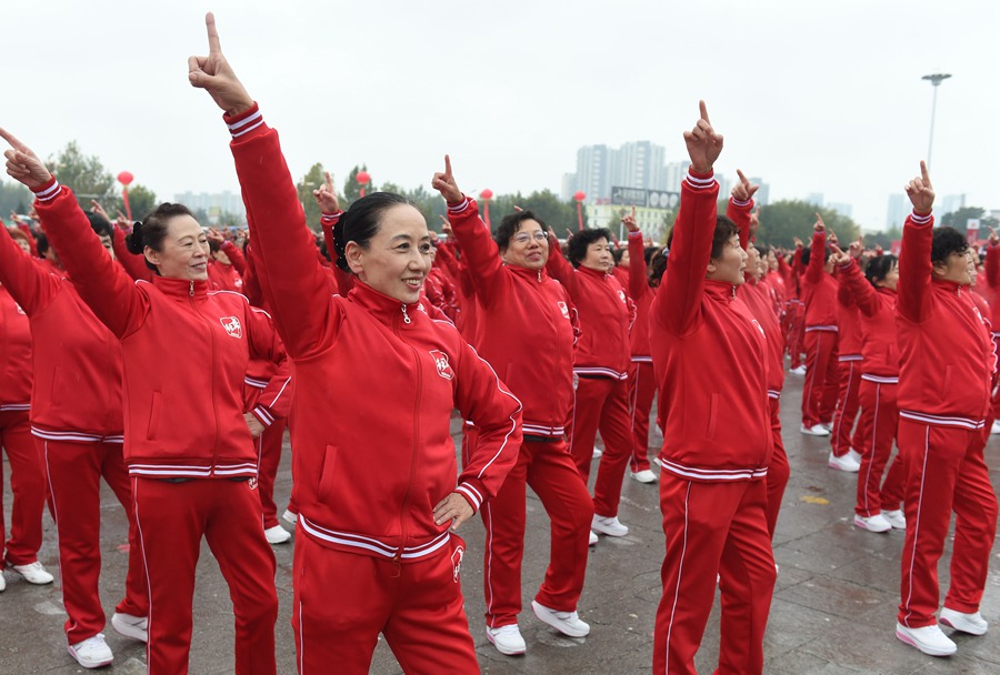 20,000 square dancers break Guinness World Record