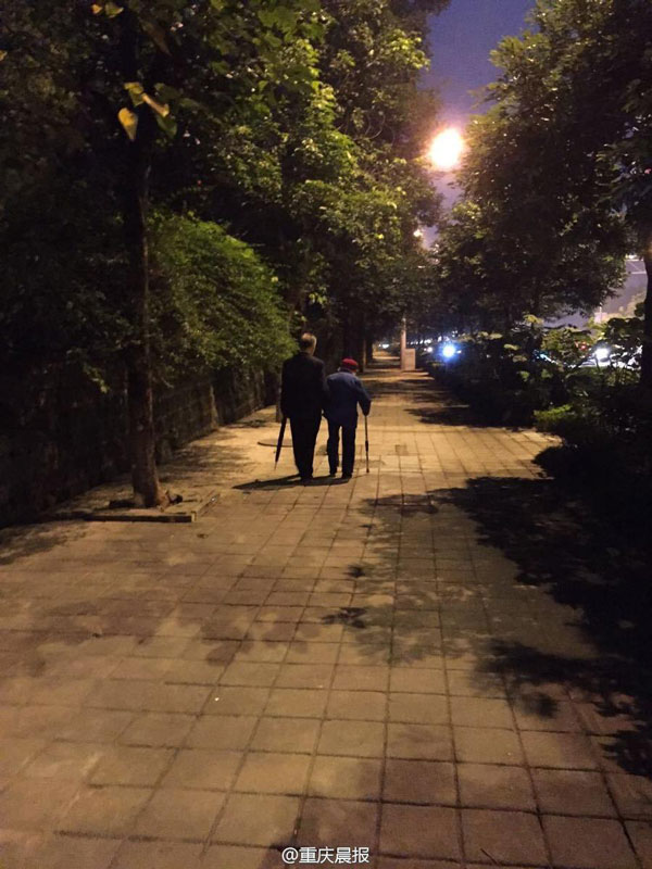 Son accompanies 87-year-old mother on a 12,775km walk home in 5 yrs