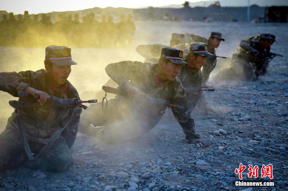 New recruits take training in Kashi, Xinjiang
