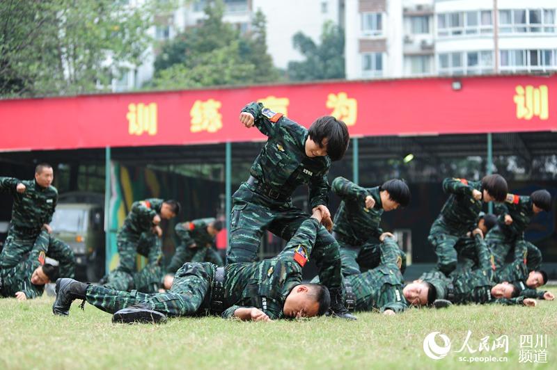 Farewell performance of female SWAT team in Sichuan