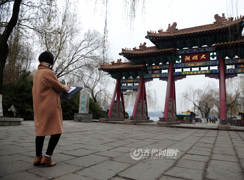 Female teacher's pen drawings reproduce old Jinan
