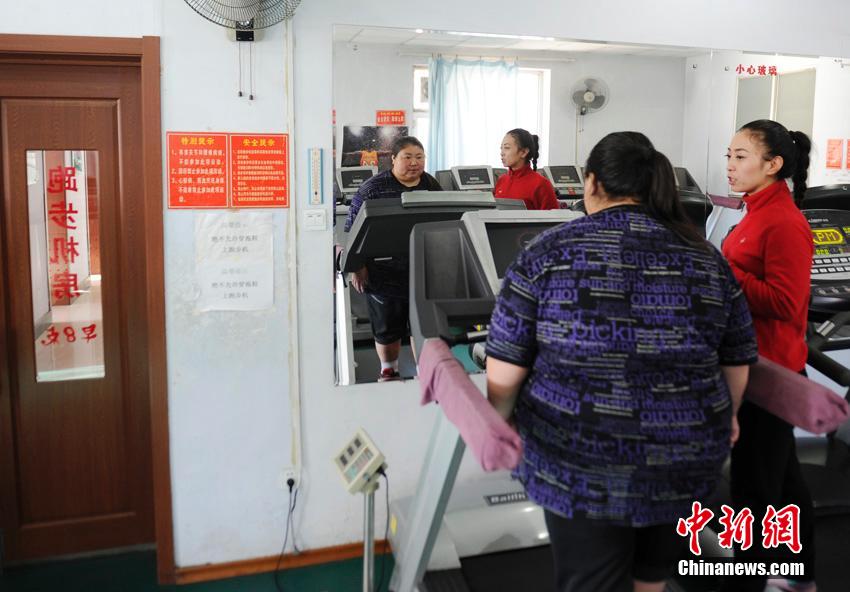 Mother weighing 170kg strives hard to lose weight