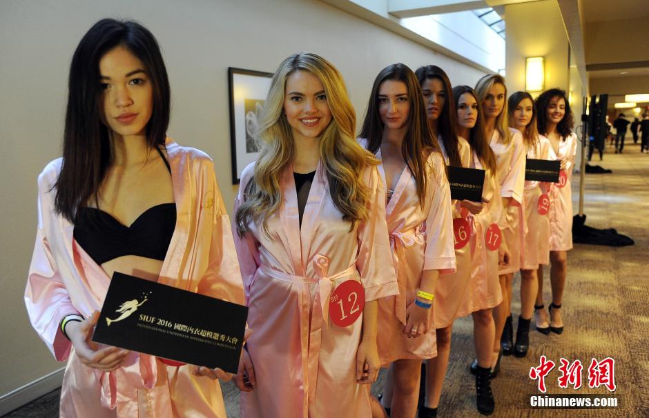 Finding sexiest underwear supermodels