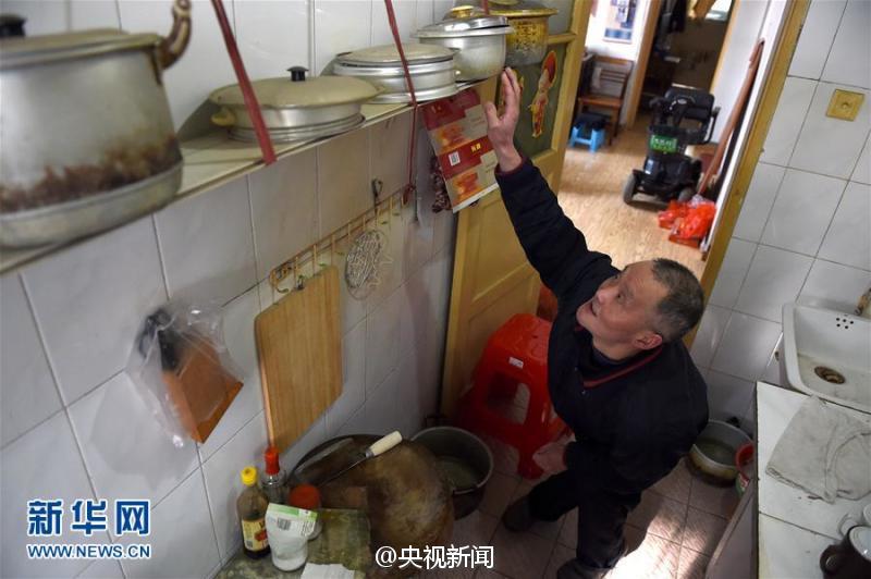 One meter-tall son: I wish I could do more for my mother