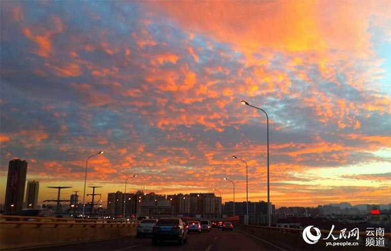 Amazing sunrise and sunset glows across China
