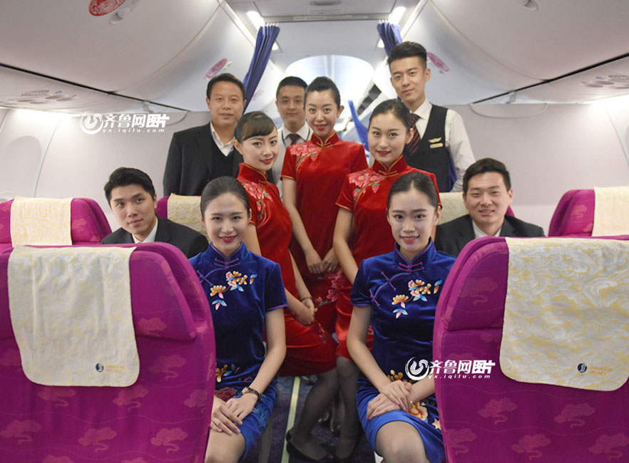 Flight attendants in cheongsam send new year wishes to passengers
