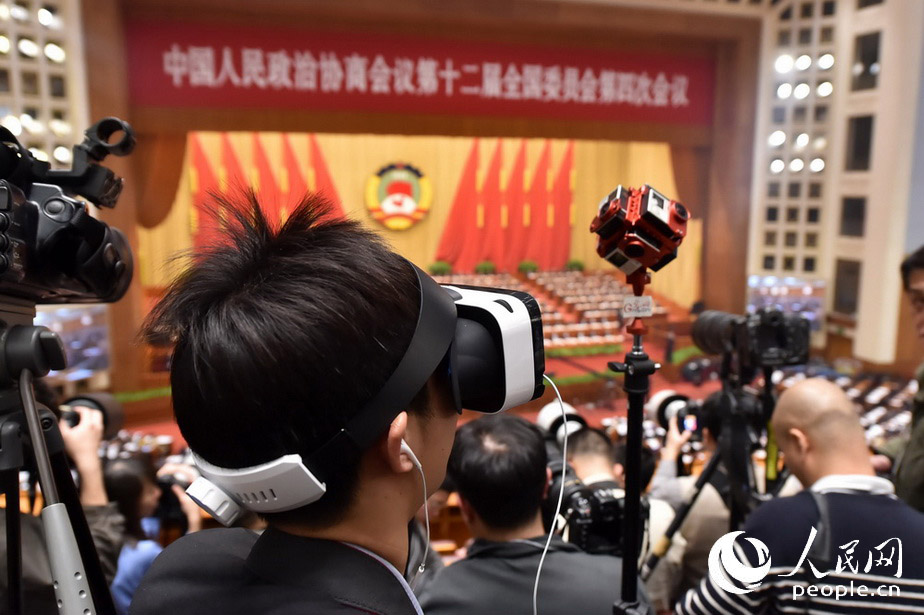 Journalists go high tech at ‘Two Sessions’