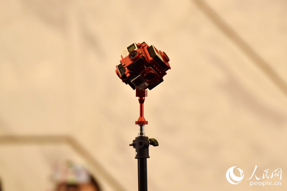 Journalists go high tech at ‘Two Sessions’