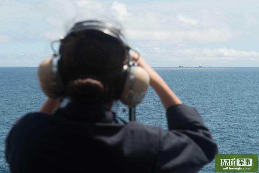 Chinese ships keep close watch on U.S. Navy aircraft carrier strike group in S. China Sea 