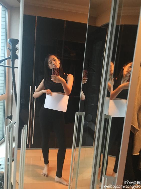 Female stars show off their 