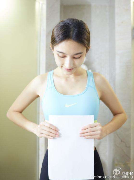 Female stars show off their 