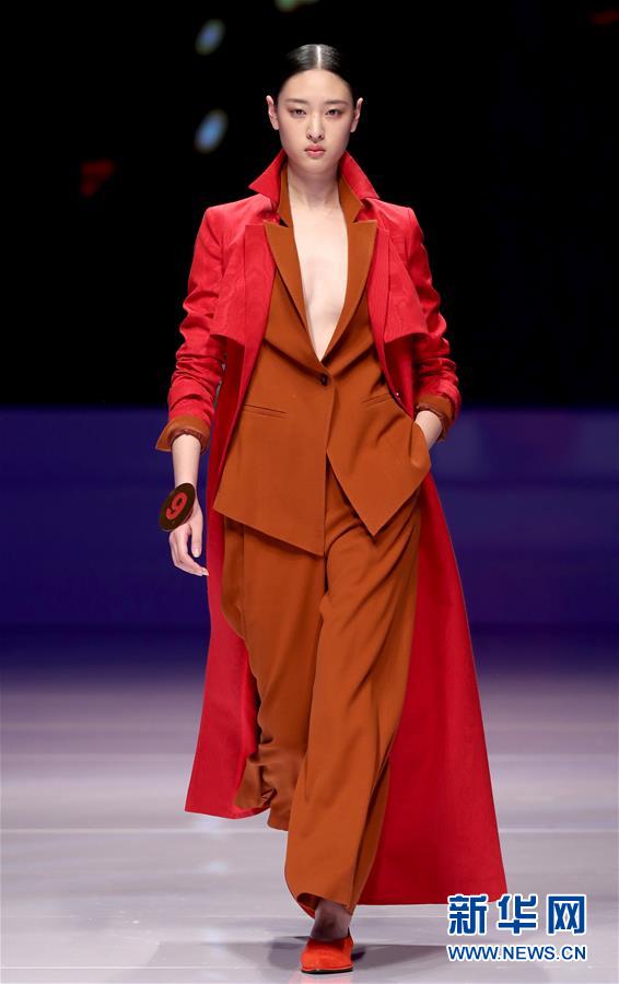 Charming models compete in super model contest in Beijing