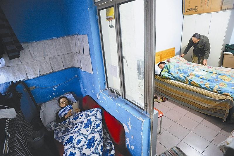 Mother demonstrates love for autistic son by becoming his 'classmate'