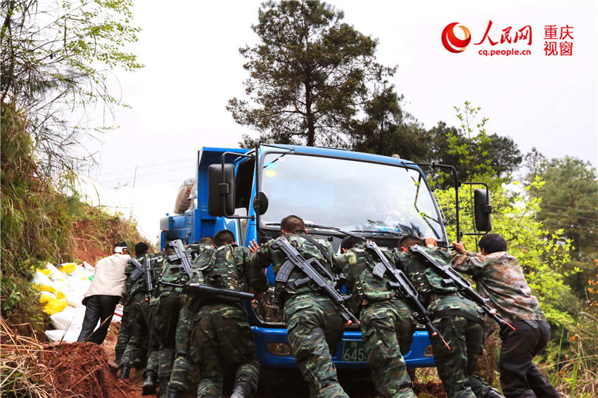 Soldiers of Armed Police Corps receive harsh training