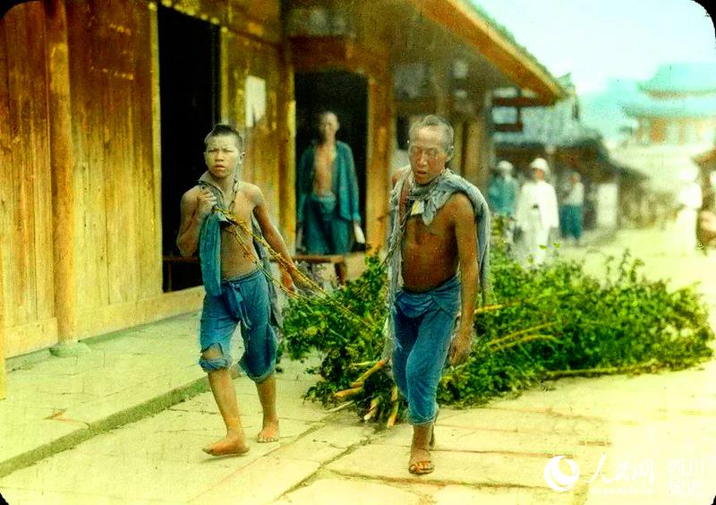 Old photos record the change of Sichuan over a century