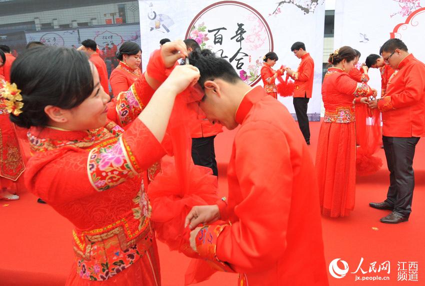 50 couples have traditional group wedding in Wuyuan