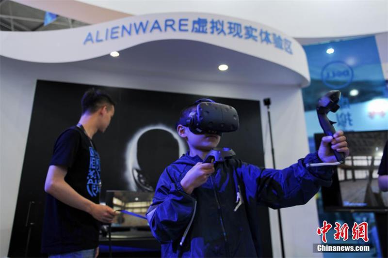 VR, robots, mini drones: Highlights of big data expo in Guiyang