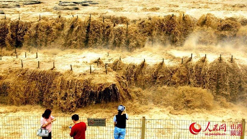 Heavy rains add to beauty of Hukou Waterfall