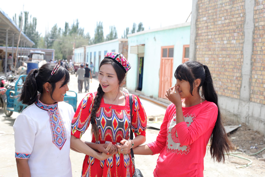Uyghur village official models for melon harvest