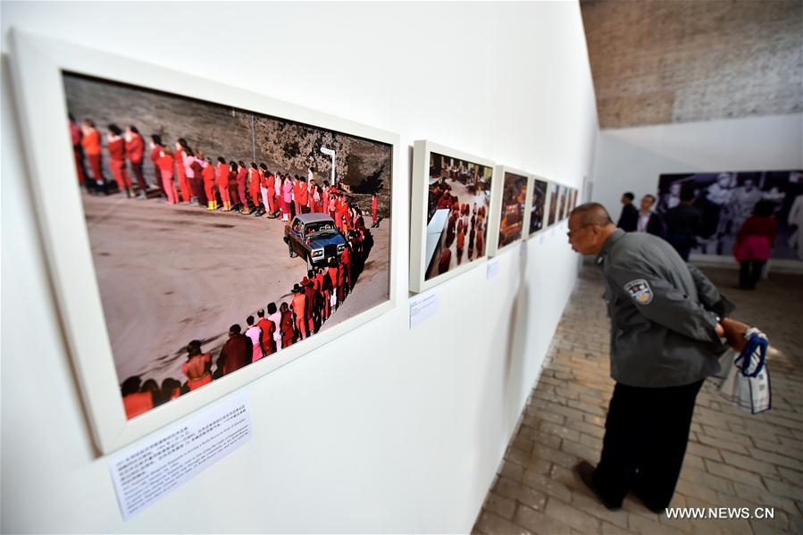 The 2016 PIP kicked off in Pingyao on Monday, showing more than 15,000 photos by over 2,000 photographers around the world. 
