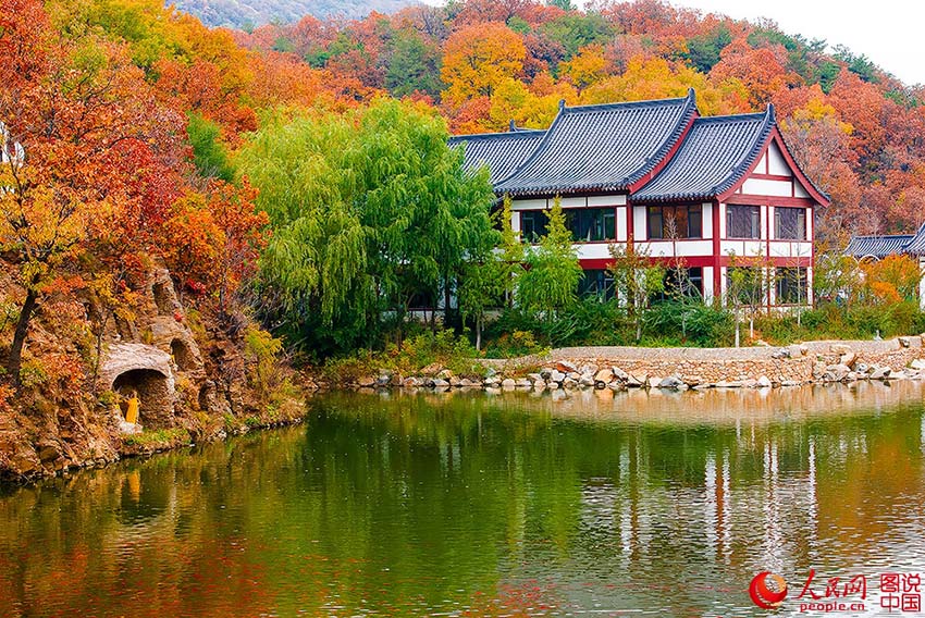 Hengshan Temple in autumn