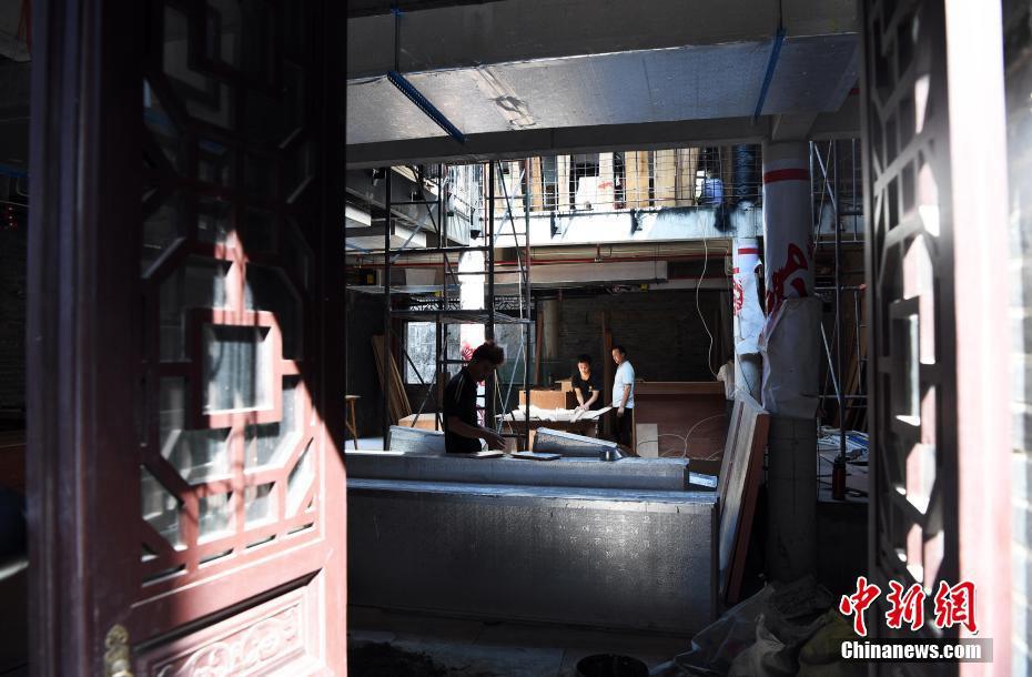 Pedestrian street in Guilin bustles after renovation