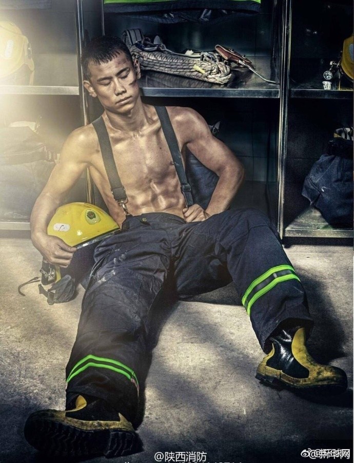 Chinese firefighter calendar attracts Japanese fans