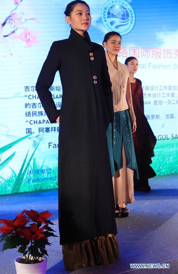 Silk road int'l fashion show held in Beijing
