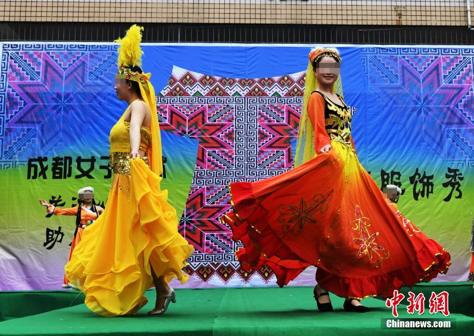 Female prisoners stage fashion show in Chengdu