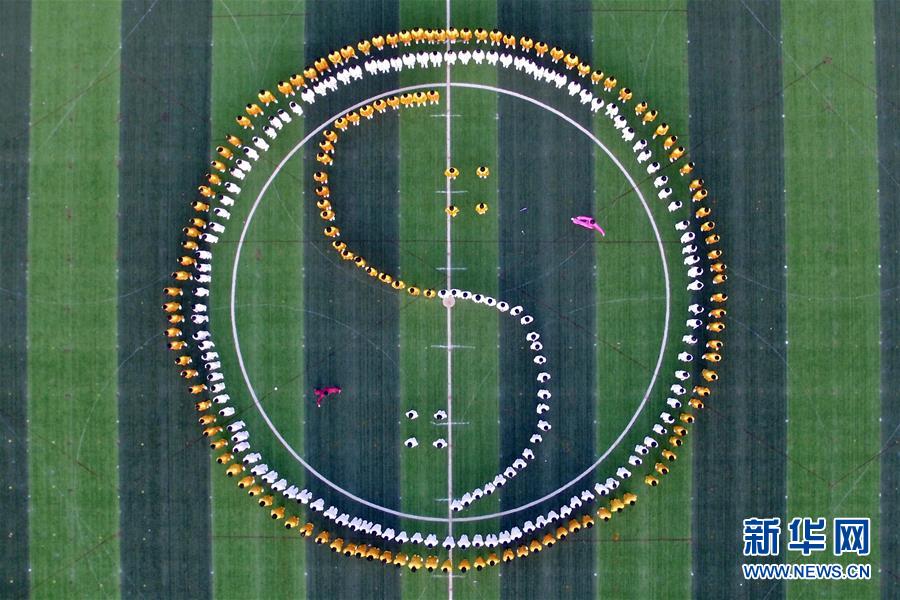 1,000 students from Hebei middle school learn tai chi