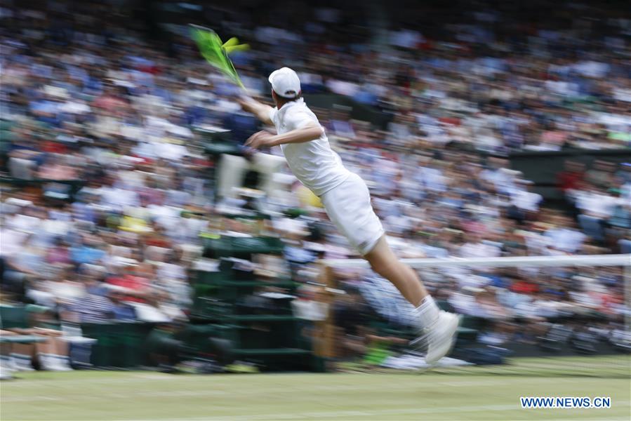 Wimbledon Championships men's singles quarter-finals: Querrey beats Murray 3-2