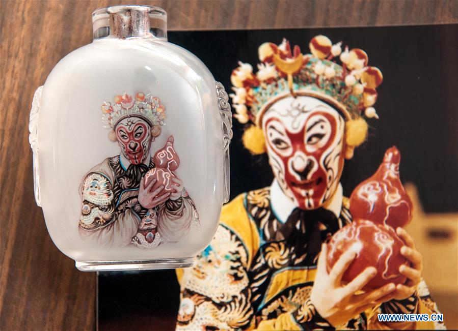 Inside-painting art in N China's Shijiazhuang