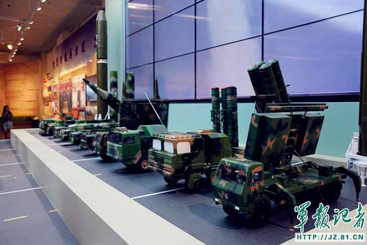 PLA weapons exhibition opens to the public