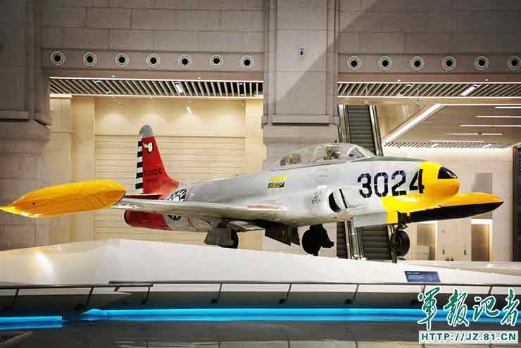 PLA weapons exhibition opens to the public