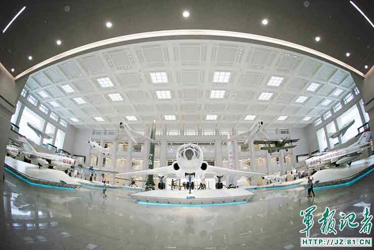 PLA weapons exhibition opens to the public