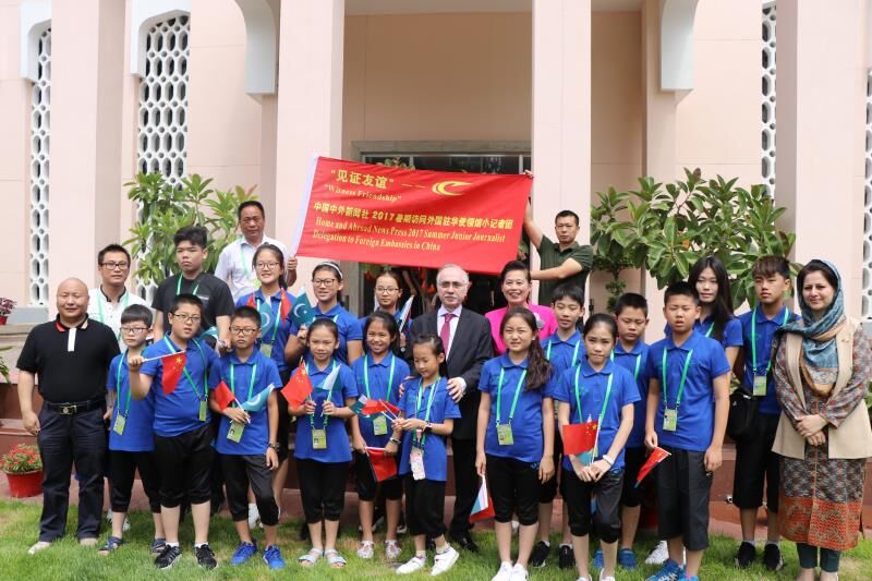 Young journalists and diplomats visit embassy of Pakistan, Beijing