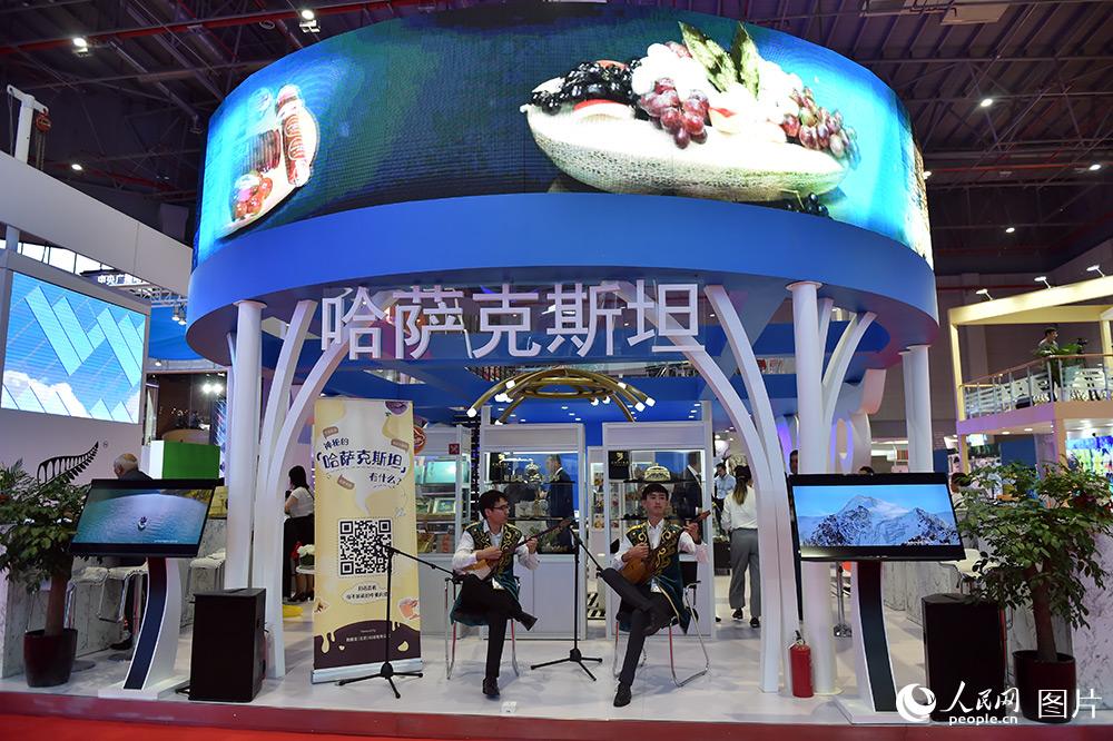 A Glimpse of the CIIE Country Pavilion